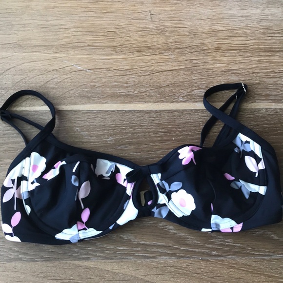 ISO MATCHING BOTTOMS SIZE S! - Picture 2 of 4